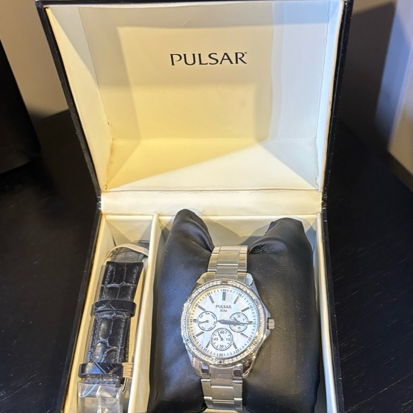 Pulsar PP6049 chornograph MOP Dial Swarovski Crystal Bezel - Picture 2 of 5